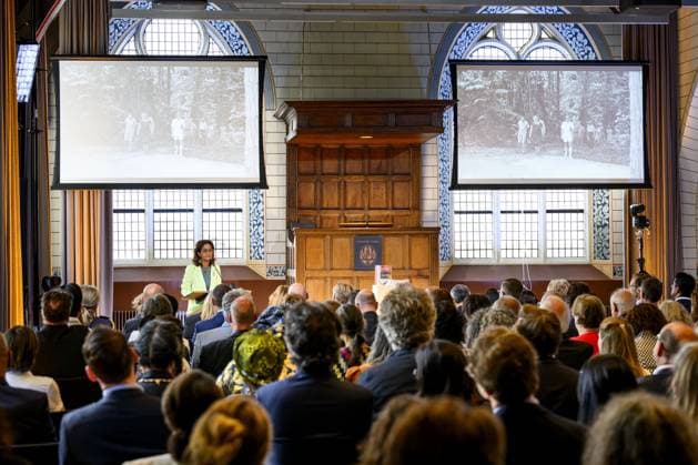 Leiden, The Netherlands, 2026-10-02 11:35:17 LEIDEN, 02-10-2026, Leiden University. King Willem Alexander receives the results of the independent research into the role of the House of Orange-Nassau in the colonial history of the Netherlands in the Academy Building of Leiden University. Principal investigator Prof. Dr. Gert Oostindie presents the King with the five books on which approximately sixty researchers have worked over the past few years, including the comprehensive popular book *Oranje en de KoloniÃ«n, 1600-2025. De kolonie geschiedenis van het Huis Oranje-Nassau*. PHOTO: NLBeeld Patrick van Emst. In the photo: Kathleen Ferrier, MSc. Credit: NL Beeld Patrick van Emst  Copyright: xx x