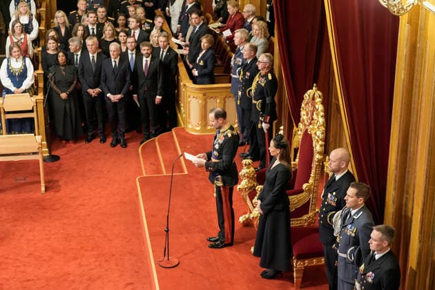 Hoytidelig apning av Stortinget Oslo 20261002. Den hoytidelige apningen av det 171. storting. Regjeringen er til stede under apningen, hvor kong Haakon holder trontalen. Der han leser opp planene for regjeringens politikk for det kommende aret. Foto: Terje Bendiksby POOL NTB Oslo Norge YPnUlAdHPV4 EDITORIAL USE ONLY Ref:_POLYPnUlAdHPV4.jpg Copyright: xTerjexBendiksbyx xPOOLx xNTBx