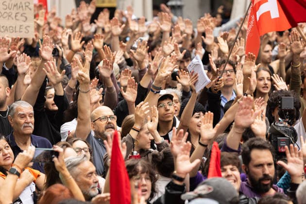 October 2, 2026, Madrid, Madrid, SPAIN: Thousands of people from Madrid gather in front of the Congress of Deputies while the decrees on the protection of the right to housing and against real estate speculation are debated. The right-wing parties (PP, VOX, JUNTS) promise to overthrow the initiatives that were negotiated with the Tenants Union that maintains a camp of 1,200 stores in Puerta del Sol. Madrid SPAIN  - ZUMAl221 20261002_zip_l221_020 Copyright: xIgnacioxLopezxIsasmendix