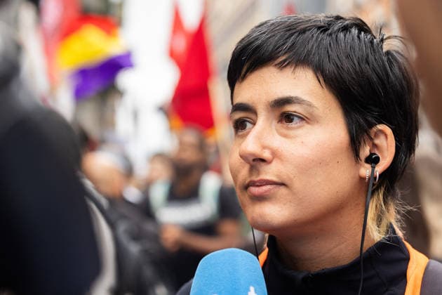 October 2, 2026, Madrid, Madrid, SPAIN: The spokeswoman for the Tenants Union, ALICIA DEL RIO, on the outskirts of the Congress of Deputies while the session is being held to approve or reject the Maricarmen decrees that intervene in the housing market. The Union maintains a camp with more than 1,200 stores in Puerta del Sol after an investment fund evicted the 87-year-old woman to put the apartment she paid for 70 years for tourist rental. Madrid SPAIN  - ZUMAl221 20261002_zip_l221_024 Copyright: xIgnacioxLopezxIsasmendix