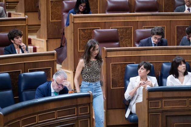 Congress Votes on Housing Decrees Podemos Secretary-General Ione Belarra speaks during a plenary session in the Congress of Deputies on October 2, 2026, in Madrid, Spain. Congress is voting today on whether to ratify or repeal the two Royal Decrees on housing issued by the government this week in the Official State Gazette (BOE). Specifically, these are Royal Decree-Law 26 2026, dated September 29, which adopts urgent measures to protect the social function of housing and expand the supply of affordable housing, and Royal Decree-Law 27 2026, dated September 29, adopting urgent measures to strengthen the stability of lease agreements for primary residences OCTOBER 2, 2026 Jesús Hellí Madrid Madrid Spain Copyright: xJesusxHellinx 7814961