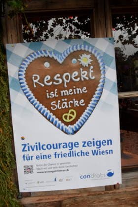 Symbol Plakat München 02.10.2026 Theresienwiesn Oktoberfest Käferschänke Condrobs Wiesn Courage Preis Verleihung Foto Muenchen
