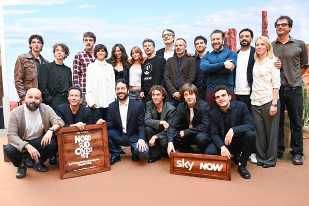 IPA89216142 - Milan, North, South, West, East: The Legendary Story of the 883, Season 2 In the photo: the cast with the directors  Copyright: xManuelexMangiarotti ipa-agency.netx xManuelexMangiarottix IPA89216142