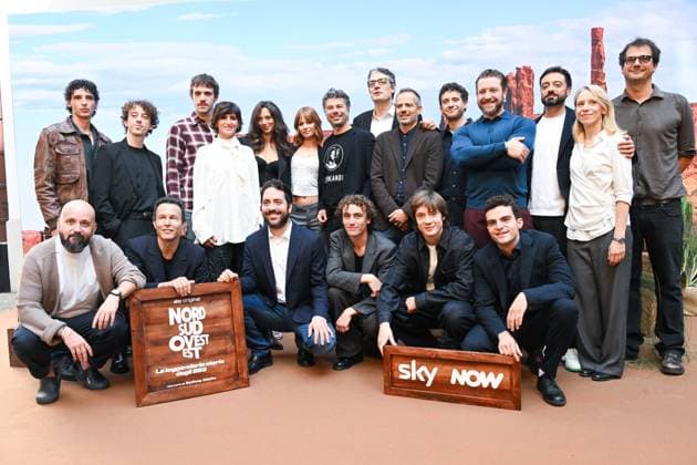 IPA89216144 - Milan, North, South, West, East: The Legendary Story of the 883, Season 2 In the photo: the cast with the directors  Copyright: xManuelexMangiarotti ipa-agency.netx xManuelexMangiarottix IPA89216144