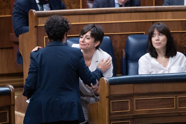 Congress Votes on Housing Decrees: Isabel Rodríguez i, Minister of Housing and Urban Agenda, and Diana Morant d, Minister of Science, Innovation, and Universities, during a plenary session in the Congress of Deputies on October 2, 2026, in Madrid, Spain. Congress is voting today on whether to ratify or repeal the two Royal Decrees on housing issued by the government this week in the Official State Gazette (BOE). Specifically, these are Royal Decree-Law 26 2026, dated September 29, which adopts urgent measures to protect the social function of housing and expand the supply of affordable housing, and Royal Decree-Law 27 2026, dated September 29, adopting urgent measures to strengthen the stability of lease agreements for primary residences O Copyright: xJesusxHellinx 7815003