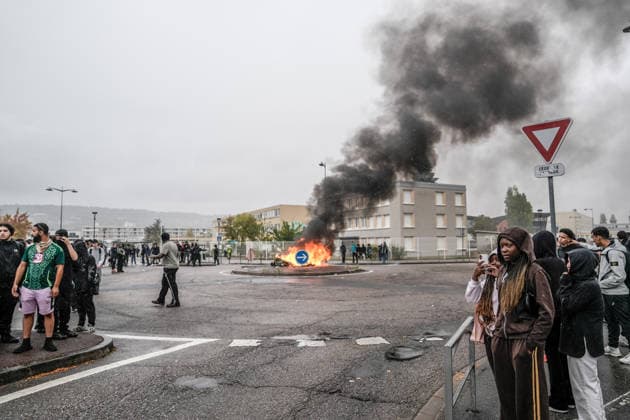 Students clash with police during high-school mobilization in Nancy NANCY, FRANCE - OCTOBER 2: Students gather around several schools and clash with police forces as a nationwide high-school mobilization continues over school conditions and demands for greater education resources in Nancy, France on October 2, 2026. Police deploy security units around several locations as demonstrations and blockades continue. Muhammed Said Tako Anadolu Nancy France. Editorial use only. Please get in touch for any other usage.  Copyright: x2026xAnadoluxMuhammedxSaidxTakox