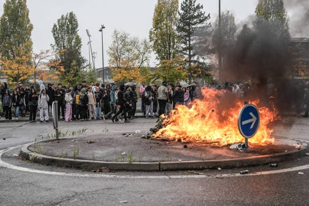 Students clash with police during high-school mobilization in Nancy NANCY, FRANCE - OCTOBER 2: Students gather around several schools and clash with police forces as a nationwide high-school mobilization continues over school conditions and demands for greater education resources in Nancy, France on October 2, 2026. Police deploy security units around several locations as demonstrations and blockades continue. Muhammed Said Tako Anadolu Nancy France. Editorial use only. Please get in touch for any other usage.  Copyright: x2026xAnadoluxMuhammedxSaidxTakox