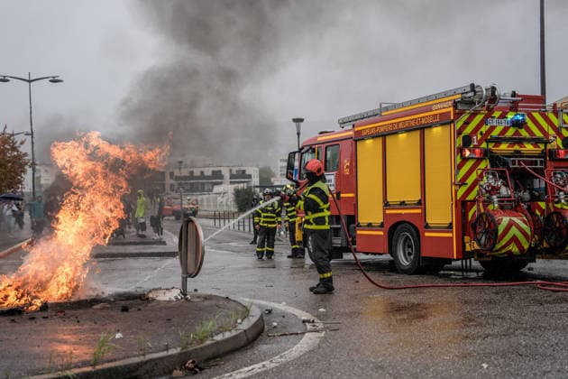 Students clash with police during high-school mobilization in Nancy NANCY, FRANCE - OCTOBER 2: Students gather around several schools and clash with police forces as a nationwide high-school mobilization continues over school conditions and demands for greater education resources in Nancy, France on October 2, 2026. Police deploy security units around several locations as demonstrations and blockades continue. Muhammed Said Tako Anadolu Nancy France. Editorial use only. Please get in touch for any other usage.  Copyright: x2026xAnadoluxMuhammedxSaidxTakox
