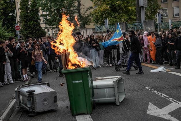 Students clash with police during high-school mobilization in Nancy NANCY, FRANCE - OCTOBER 2: Students gather around several schools and clash with police forces as a nationwide high-school mobilization continues over school conditions and demands for greater education resources in Nancy, France on October 2, 2026. Police deploy security units around several locations as demonstrations and blockades continue. Muhammed Said Tako Anadolu Nancy France. Editorial use only. Please get in touch for any other usage.  Copyright: x2026xAnadoluxMuhammedxSaidxTakox