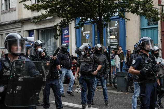 Students clash with police during high-school mobilization in Nancy NANCY, FRANCE - OCTOBER 2: Students gather around several schools and clash with police forces as a nationwide high-school mobilization continues over school conditions and demands for greater education resources in Nancy, France on October 2, 2026. Police deploy security units around several locations as demonstrations and blockades continue. Muhammed Said Tako Anadolu Nancy France. Editorial use only. Please get in touch for any other usage.  Copyright: x2026xAnadoluxMuhammedxSaidxTakox