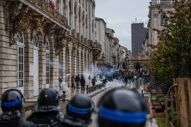 Students clash with police during high-school mobilization in Nancy NANCY, FRANCE - OCTOBER 2: Students gather around several schools and clash with police forces as a nationwide high-school mobilization continues over school conditions and demands for greater education resources in Nancy, France on October 2, 2026. Police deploy security units around several locations as demonstrations and blockades continue. Muhammed Said Tako Anadolu Nancy France. Editorial use only. Please get in touch for any other usage.  Copyright: x2026xAnadoluxMuhammedxSaidxTakox