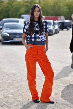 PFW Loewe Outside Arrivals Beau Gadsdon arriving at the Loewe show during Paris Fashion Week, in Paris, France on 2 October 2026. Photo by Julien Reynaud APS-Medias ABACAPRESS.COM Paris France  Copyright: xReynaudxJulien APS-Medias ABACAx