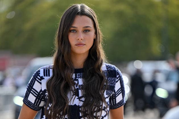 PFW Loewe Outside Arrivals Beau Gadsdon arriving at the Loewe show during Paris Fashion Week, in Paris, France on 2 October 2026. Photo by Julien Reynaud APS-Medias ABACAPRESS.COM Paris France  Copyright: xReynaudxJulien APS-Medias ABACAx