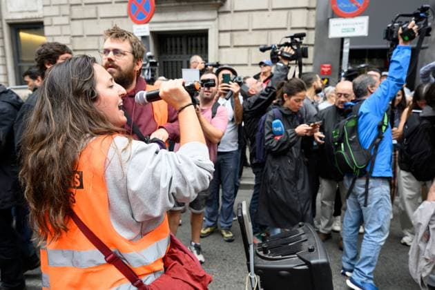 October 2, 2026, Madrid, Spain: MADRID, SPAIN, OCTOBER 2, 2026: Members and supporters of the Sindicato de Inquilinas e Inquilinos de Madrid take part in a demonstration outside the Congress of Deputies as lawmakers debate and vote on two government housing decrees aimed at strengthening tenant protections and increasing affordable housing supply. Madrid Spain - ZUMAq101 20261002_zna_q101_044 Copyright: xTomasxCallex