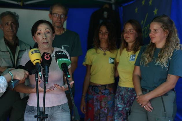 Andalusia Receives 15 Northern Bald Ibis from Germany The Regional Minister of Sustainability and the Environment for the Regional Government of Andalusia, Fina Martínez 2i, speaks to the media after attending the ceremony in Barbate, Cádiz, to welcome 15 northern bald ibises (Geronticus eremita) from Germany. October 2, 2026, in Barbate, Cádiz, Andalusia, Spain October 2, 2026 Barbate, Cádiz, Andalusia, Spain Barbate, Cádiz, Andalusia, Spain Spain Copyright: xNachoxFradex 7815345