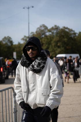 IPA89217298 - Paris, France, October 2, 2026. Guests arrive at the LOEWE Spring Summer 2027 show during Paris Fashion Week.  Copyright: xGINEVRAxFATARELLAx xx IPA89217298