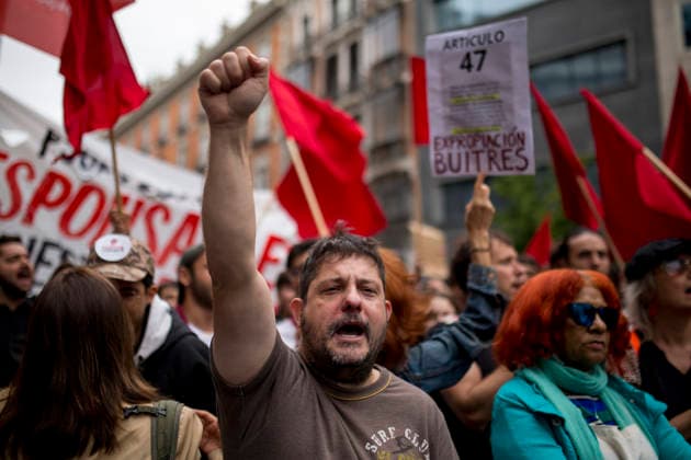 October 2, 2026, Madrid, Madrid, Spain: Protesters holding banners and keys have gathered outside the Congress of Deputies in Madrid, demanding the approval of measures to address the housing and rental crisis in Spain. The demonstration was organized by protesters who are camping out in Puerta del Sol in central Madrid. Madrid Spain  - ZUMAs296 20261002_znp_s296_007 Copyright: xLuisxSotox