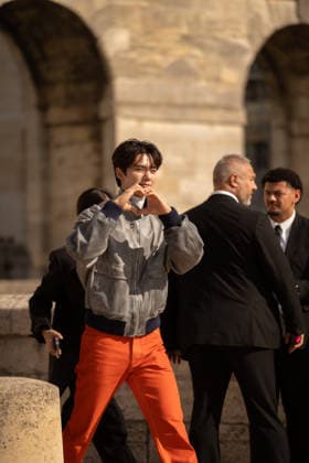 IPA89217813 - Paris, France, October 2, 2026. Guests arrive at the LOEWE Spring Summer 2027 show during Paris Fashion Week.  Copyright: xGINEVRAxFATARELLAx xx IPA89217813