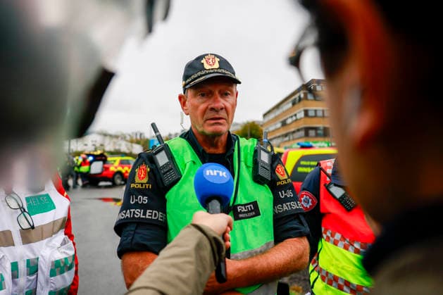 Eksplosjon pa okern i Oslo Oslo 20261002. Innsatsleder Tore Barstad moter pressen etter at politiet har evakueret et omrade og satt sikkerhetsavstand rundt bygget etter en mulig eksplosjon pa okern i Oslo. Foto: Jonas Been Henriksen NTB Oslo Norge HsXGxU_kRvI EDITORIAL USE ONLY Ref:_BNCHsXGxU_kRvI.jpg Copyright: xJonasxBeenxHenriksenx xNTBx