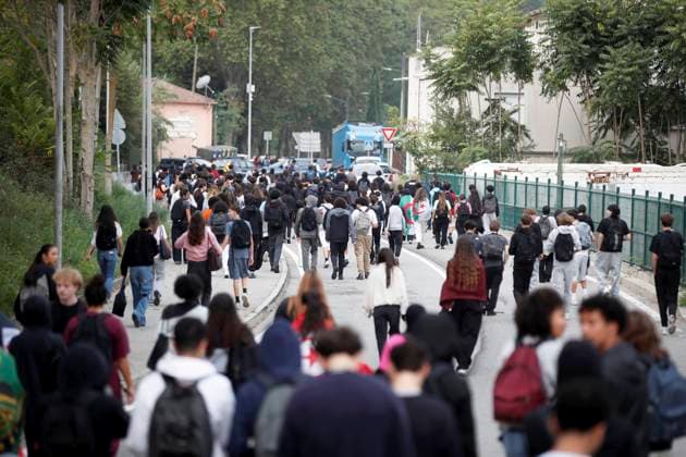 Blockade at Goscinny High School in Drap 06 PHOTOPQR NICE MATIN Dylan Meiffret Drap October 2, 2026 Blockade at Goscinny High School in Drap, France Fires have broken out at several schools in France, as students protest by blockading educational institutions nationwide over school funding and learning conditions Drap, France  Copyright: xPHOTOPQR NICExMATIN MAXPPPxDylanxMeiffretx 20261002NIM1402 20261002NIM1402