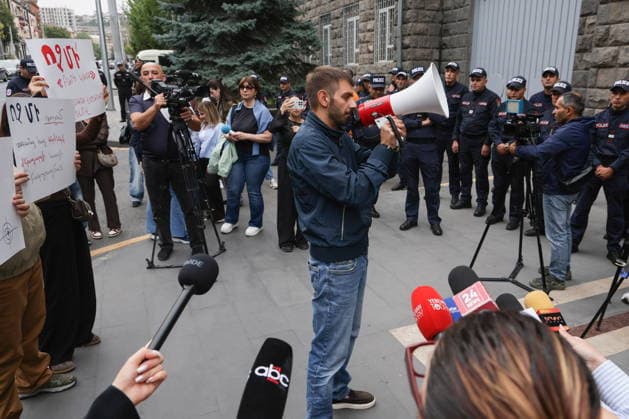 ARMENIA, YEREVAN - OCTOBER 2, 2026: People protest near the building of the Armenian National Security Service. On October 1, an Azerbaijanian soldier shot at and wounded a woman in a leg in Syunik Province. Alexander Patrin TASS  98668684
