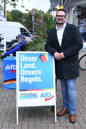 Infostand der AfD Oberhausen am 02.10.2026 am Osterfelder Markt in Oberhausen Mitglieder des KV Oberhausen stehen am Infostand. Vor Ort ist auch der AfD Landtagskandidat Kevin Burmeister.