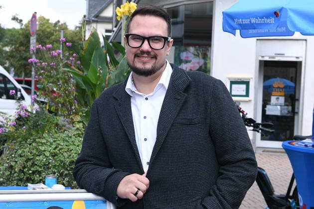 Infostand der AfD Oberhausen am 02.10.2026 am Osterfelder Markt in Oberhausen Mitglieder des KV Oberhausen stehen am Infostand. Vor Ort ist auch der AfD Landtagskandidat Kevin Burmeister.