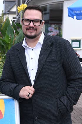 Infostand der AfD Oberhausen am 02.10.2026 am Osterfelder Markt in Oberhausen Mitglieder des KV Oberhausen stehen am Infostand. Vor Ort ist auch der AfD Landtagskandidat Kevin Burmeister.