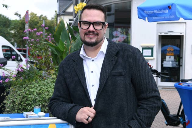 Infostand der AfD Oberhausen am 02.10.2026 am Osterfelder Markt in Oberhausen Mitglieder des KV Oberhausen stehen am Infostand. Vor Ort ist auch der AfD Landtagskandidat Kevin Burmeister.
