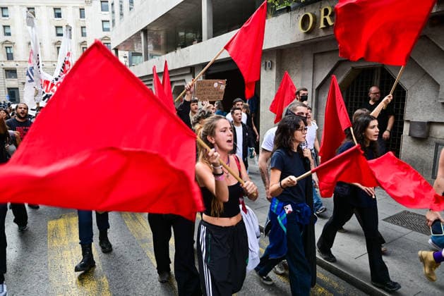 October 2, 2026, Madrid, Madrid, SPAIN: Housing activists and demonstrators confront far-right YouTubers during a protest outside the Spanish Congress of Deputies in Madrid, Spain, on October 2, 2026. The content creators are urged to leave the demonstration amid verbal confrontations with protesters, who object to their presence and recording activities. The protest, organized by the Sindicato de Inquilinas e Inquilinos de Madrid, takes place during the parliamentary vote on two housing decrees concerning tenant protection and affordable housing. Madrid SPAIN - ZUMAz108 20261002_znp_z108_042 Copyright: xRichardxZubelzux