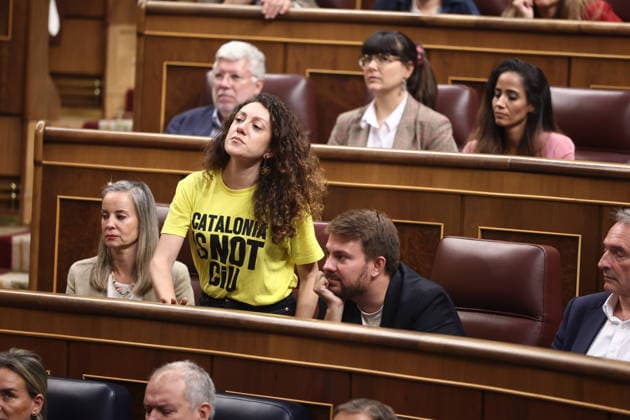 Congress Votes on Housing Decrees Aina Vidal, deputy spokesperson for Sumar in Congress and a member of Comuns, casts her vote during a plenary session in the Congress of Deputies on October 2, 2026, in Madrid, Spain. Congress is voting today on whether to ratify or repeal the two Royal Decrees on housing issued by the government this week in the Official State Gazette (BOE). Specifically, these are Royal Decree-Law No. 26 of 2026, dated September 29, which adopts urgent measures to protect the social function of housing and expand the supply of affordable housing, and Royal Decree-Law 27 2026, dated September 29, adopting urgent measures to strengthen the stability of lease agreements for primary residences. OCTOBER 2, 2026 Madrid, Madrid Copyright: xEduardoxParrax 7815454