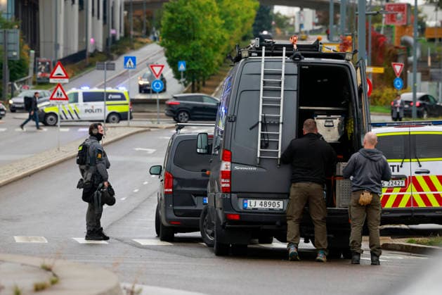Eksplosjon pa okern i Oslo Oslo 20261002. Politiet evakuerer et omrade og setter sikkerhetsavstand rundt bygget etter en mulig eksplosjon pa okern i Oslo. Foto: Jonas Been Henriksen NTB Oslo Norge OEd9JUul53Y EDITORIAL USE ONLY Ref:_BNCOEd9JUul53Y.jpg Copyright: xJonasxBeenxHenriksenx xNTBx