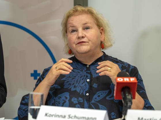 2026-10-02-Pressekonferenz-Gesundheit-Österreich Bundesministerin für Arbeit, Soziales, Gesundheit, Pflege und Konsumentenschutz Korinna Schumann (SPÖ) am 2 Oktober 2026 bei der Pressekonferenz zur Bilanz 5 Jahre PVE Sonnwendviertel medizinische Versorgung und psychosoziale Unterstützung unter einem Dach im PVE Sonnwendviertel in Wien, Wien, Österreichr