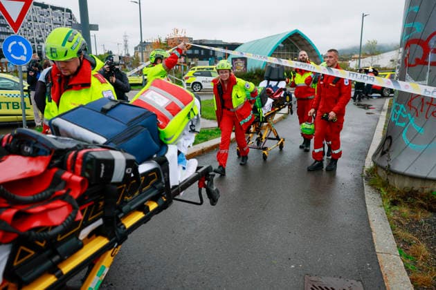 Eksplosjon pa okern i Oslo Oslo 20261002. Politiet evakuerer et omrade og setter sikkerhetsavstand rundt bygget etter en mulig eksplosjon pa okern i Oslo. Foto: Jonas Been Henriksen NTB Oslo Norge BBy3jROS-hU EDITORIAL USE ONLY Ref:_BNCBBy3jROS-hU.jpg Copyright: xJonasxBeenxHenriksenx xNTBx