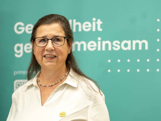 2026-10-02-Pressekonferenz-Gesundheit-Österreich Link-Workerin für Social Prescribing Brigitte Lagler (PVE Sonnwendviertel) am 2 Oktober 2026 bei der Pressekonferenz zur Bilanz 5 Jahre PVE Sonnwendviertel medizinische Versorgung und psychosoziale Unterstützung unter einem Dach im PVE Sonnwendviertel in Wien, Wien, Österreichr