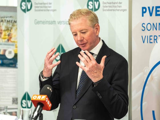 2026-10-02-Pressekonferenz-Gesundheit-Österreich Vorsitzender des Verwaltungsrates Peter McDonald (Österreichische Gesundheitskasse) am 2 Oktober 2026 bei der Pressekonferenz zur Bilanz 5 Jahre PVE Sonnwendviertel medizinische Versorgung und psychosoziale Unterstützung unter einem Dach im PVE Sonnwendviertel in Wien, Wien, Österreichr