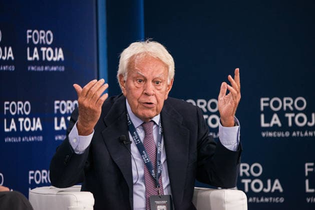 Second Day of the La Toja Vínculo Atlántico Forum Former Prime Minister Felipe González during the La Toja Vínculo Atlántico Forum on October 2, 2026, in O Grove, Pontevedra, Galicia, Spain. The La Toja Vínculo Atlántico Forum is a renowned annual forum for debate and reflection focused on the defense of liberal democracy, the Atlantic partnership, and international cooperation. Founded in 2019 on the initiative of Josep Piqué, Amancio López Seijas, and the Hotusa Group, it brings together prominent political and business leaders, academics, and representatives of civil society on the island of La Toja. OCTOBER 2, 2026 Elena Ferná O Grove, Pontevedra, Galicia O Grove, Pontevedra, Galicia, Spain Copyright: xElenaxFernandezx 7815485