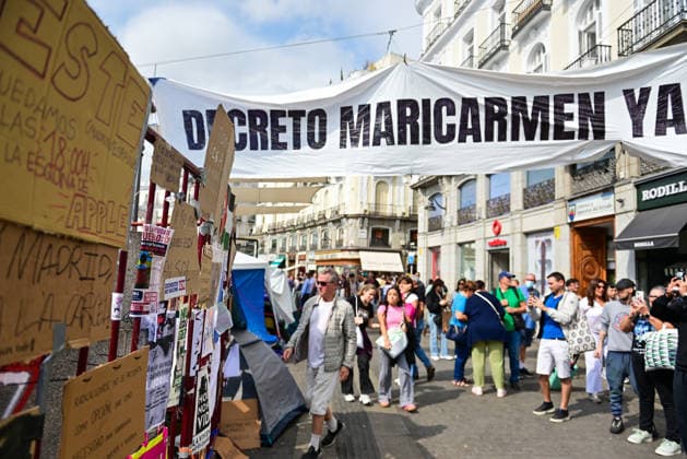 October 2, 2026, Madrid, Madrid, SPAIN: People continue to occupy Madrid s Puerta del Sol on the sixth consecutive day of an open-ended protest camp demanding access to affordable housing and denouncing the difficulties faced by residents in the current housing crisis. Protesters remain in the square, where the camp has become a visible symbol of the housing movement in the Spanish capital. Madrid SPAIN  - ZUMAz108 20261002_znp_z108_053 Copyright: xRichardxZubelzux