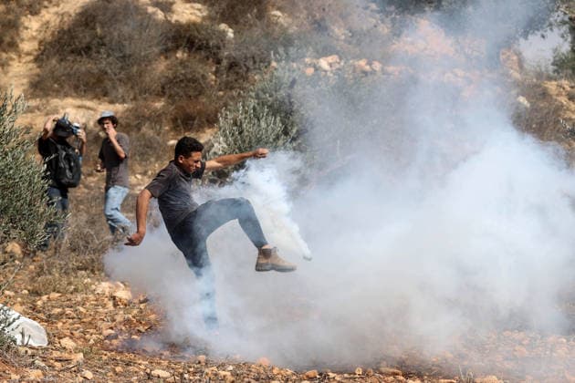 Israeli settlers intervene against Palestinians olive-picking event in Nablus town NABLUS, WEST BANK, PALESTINE - OCTOBER 02: Israeli settlers, under the protection of Israeli forces, intervene against an olive-picking event organized by Palestinians and a group of activists in the town of Beita, in Nablus, West Bank, Palestine on October 02, 2026. Issam Rimawi Anadolu Nablus West Bank. Editorial use only. Please get in touch for any other usage.  Copyright: x2026xAnadoluxIssamxRimawix