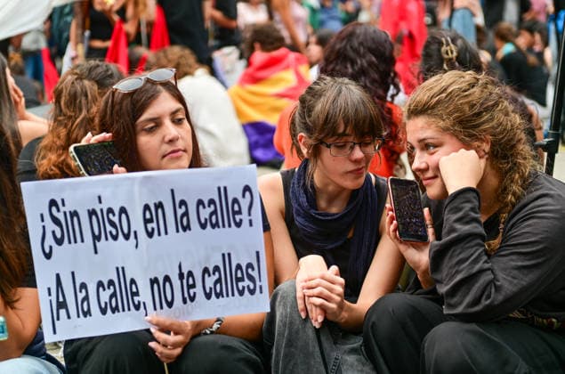 October 2, 2026, Madrid, Madrid, SPAIN: Tenants and housing activists gather outside the Congress of Deputies in Madrid during a demonstration called by the Sindicato de Inquilinas e Inquilinos de Madrid. The protest takes place on the Spanish Parliament votes on two Royal Decree-Laws on housing: one concerning measures to protect the social function of housing and increase affordable housing supply, and another aimed at strengthening the stability of habitual rental contracts. The demonstration was organized to pressure lawmakers during the vote. Junts had announced its opposition to the measures, while PP and Vox were also expected to vote against them. Madrid SPAIN  - ZUMAz108 20261002_znp_z108_055 Copyright: xRichardxZubelzux
