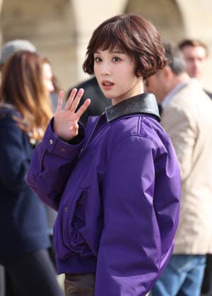 Chen Duling arrives at the Loewe Women s Ready-to-Wear Spring Summer 2027 show during Paris Fashion Week (PFW) on the Esplanade Saint-Louis in Paris, France, on October 2, 2026. Denis Guignebourg, Bestimage. Arrivals at the Loewe Women’s Ready-to-Wear Spring Summer 2027 show as part of Paris Fashion Week on October 2, 2026, in Paris, France. Paris, France  Copyright: xDenisxGuignebourgx xBestimagexDenisxGuignebourgx xBestimagex