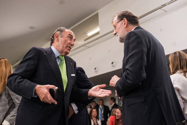 Second Day of the La Toja Vínculo Atlántico Forum Former Prime Minister Mariano Rajoy spoke during the La Toja Vínculo Atlántico Forum on October 2, 2026, in O Grove, Pontevedra, Galicia, Spain. The La Toja Vínculo Atlántico Forum is a renowned annual forum for debate and reflection focused on the defense of liberal democracy, the Atlantic partnership, and international cooperation. Founded in 2019 on the initiative of Josep Piqué, Amancio López Seijas, and the Hotusa Group, it brings together prominent political and business leaders, academics, and representatives of civil society on the island of La Toja. OCTOBER 2, 2026 Elena Ferná O Grove, Pontevedra, Galicia O Grove, Pontevedra, Galicia, Spain Copyright: xElenaxFernandezx 7815547