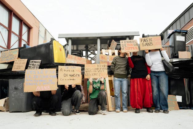 High School Student Protests Spread Across France - Montauban Roadblock and placards outside Michelet Sixth Form College. Blockades at the Bourdelle and Michelet secondary schools in Montauban. The students protest continues this Friday, 2 October, in Occitanie and across all regions of France. In Montauban, police are securing the Antoine Bourdelle secondary school, where several rubbish bins have been set alight. France, Montauban, 2 October 2026. Photo by Patricia Huchot-Boissier ABACAPRESS.COM Montauban OCCITANIE France  Copyright: xHuchot-BoissierxPatricia ABACAx