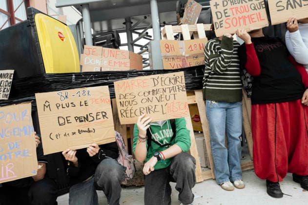 High School Student Protests Spread Across France - Montauban Roadblock and placards outside Michelet Sixth Form College. Blockades at the Bourdelle and Michelet secondary schools in Montauban. The students protest continues this Friday, 2 October, in Occitanie and across all regions of France. In Montauban, police are securing the Antoine Bourdelle secondary school, where several rubbish bins have been set alight. France, Montauban, 2 October 2026. Photo by Patricia Huchot-Boissier ABACAPRESS.COM Montauban OCCITANIE France  Copyright: xHuchot-BoissierxPatricia ABACAx