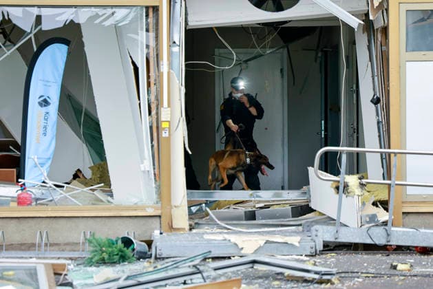Eksplosjon pa okern i Oslo Oslo 20261002. Politiet evakuerer et omrade og setter sikkerhetsavstand rundt bygget etter en mulig eksplosjon pa okern i Oslo. Foto: Jonas Been Henriksen NTB Oslo Norge 4sqP9LvTuaA EDITORIAL USE ONLY Ref:_BNC4sqP9LvTuaA.jpg Copyright: xJonasxBeenxHenriksenx xNTBx