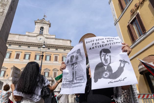 IPA89220686 - Protest in Piazza Montecitorio in Rome against the passage of the Anti-Semitism Decree-Law  Copyright: xMatteoxNardonex xx IPA89220686