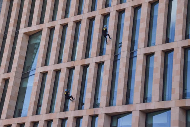 October 2, 2026, London, England, United Kingdom: People abseil down the Francis Crick Institute building to raise money for Cancer Research UK. London United Kingdom  - ZUMAv130 20261002_zip_v130_007 Copyright: xVukxValcicx