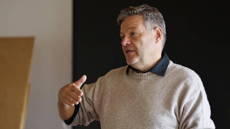 Robert Habeck stellt sich den Fragen der künftigen ErzieherInnen an der Gesamtschule Bleibergquelle ** NUR FÜR REDAKTIONELLE ZWECKE ** EDITORIAL USE ONLY **<p>Robert Habeck stellt sich den Fragen der künftigen Erzieher am 02. Oktober 2026 in der Christlichen Gesamtschule Bleibergquelle in Velbert. Deutschland Nordrhein-Westfalen Velbert Copyright: ChristofxKöpsel