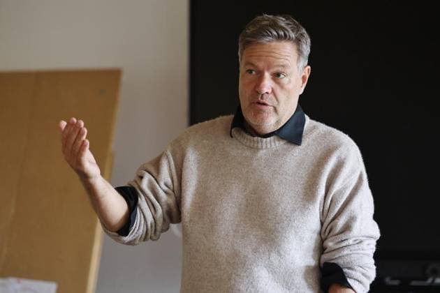 Robert Habeck stellt sich den Fragen der künftigen ErzieherInnen an der Gesamtschule Bleibergquelle ** NUR FÜR REDAKTIONELLE ZWECKE ** EDITORIAL USE ONLY **<p>Robert Habeck stellt sich den Fragen der künftigen Erzieher am 02. Oktober 2026 in der Christlichen Gesamtschule Bleibergquelle in Velbert. Deutschland Nordrhein-Westfalen Velbert Copyright: ChristofxKöpsel