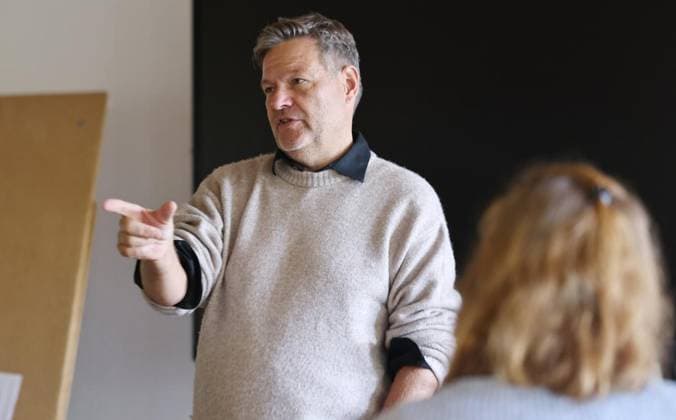 Robert Habeck stellt sich den Fragen der künftigen ErzieherInnen an der Gesamtschule Bleibergquelle ** NUR FÜR REDAKTIONELLE ZWECKE ** EDITORIAL USE ONLY **<p>Robert Habeck stellt sich den Fragen der künftigen Erzieher am 02. Oktober 2026 in der Christlichen Gesamtschule Bleibergquelle in Velbert. Deutschland Nordrhein-Westfalen Velbert Copyright: ChristofxKöpsel